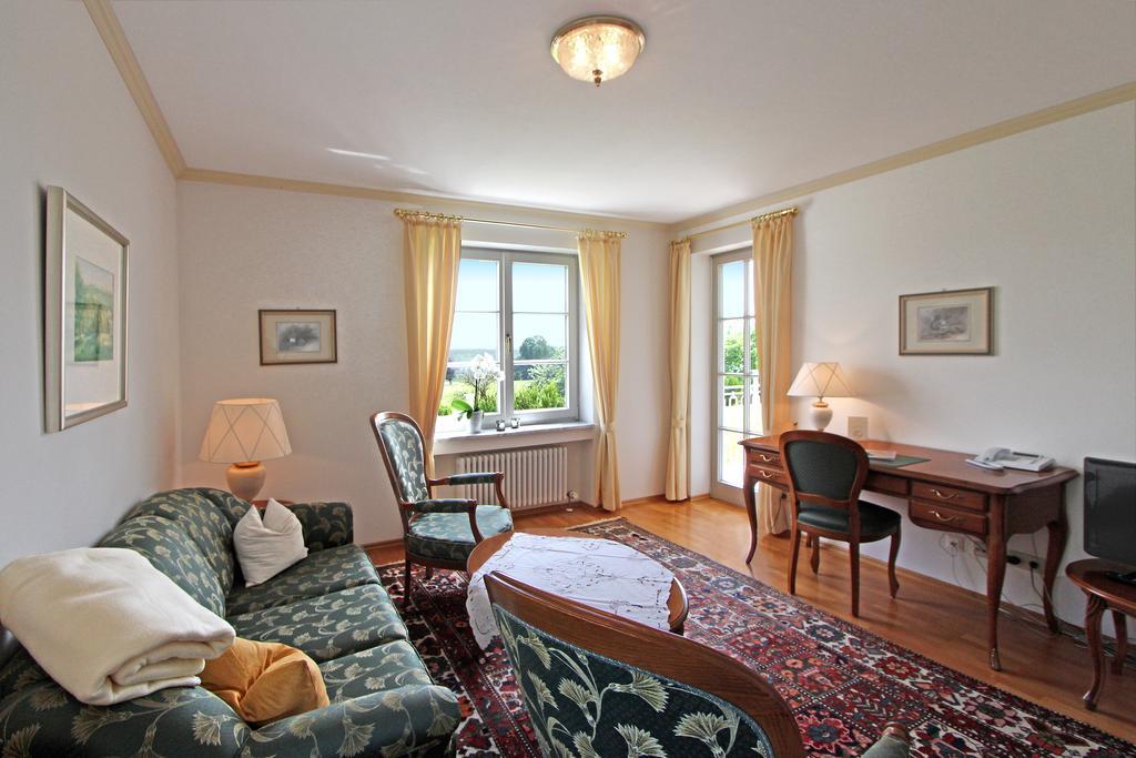 Gaestehaus Schloss Kronburg Zewnętrze zdjęcie